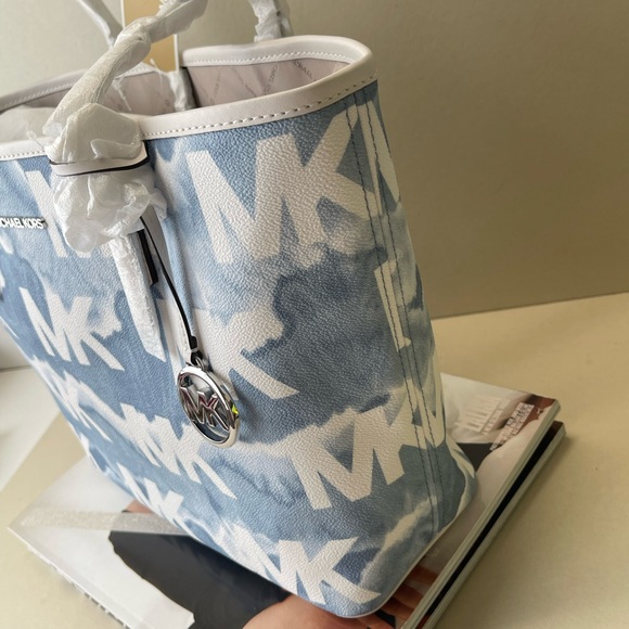 (new+tag) Michael Kors ‘rare’ jet set travel carryall tote color cloud b… - Picture 10 of 13